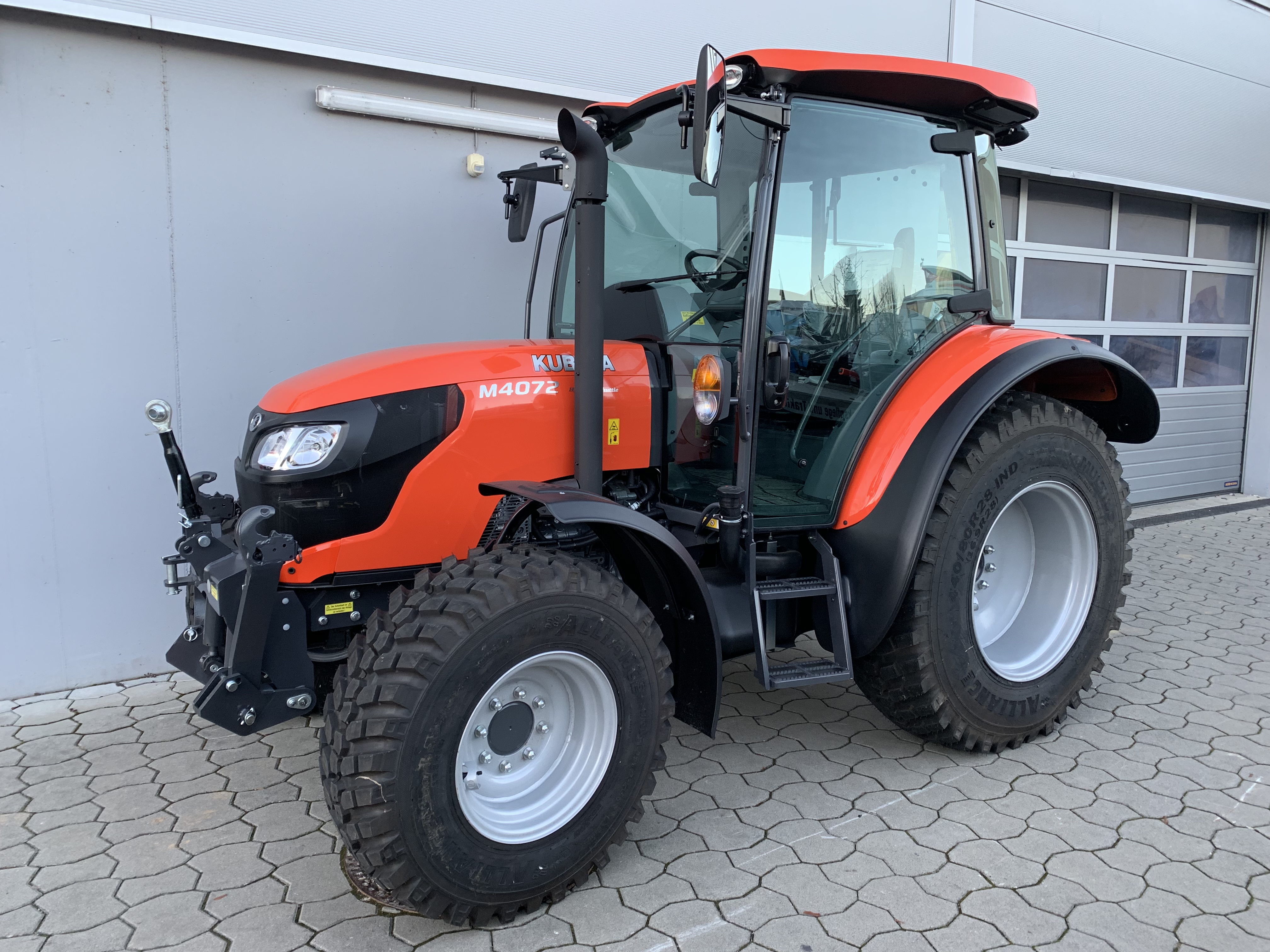 Kubota M4063 m. Kommunalbereifung